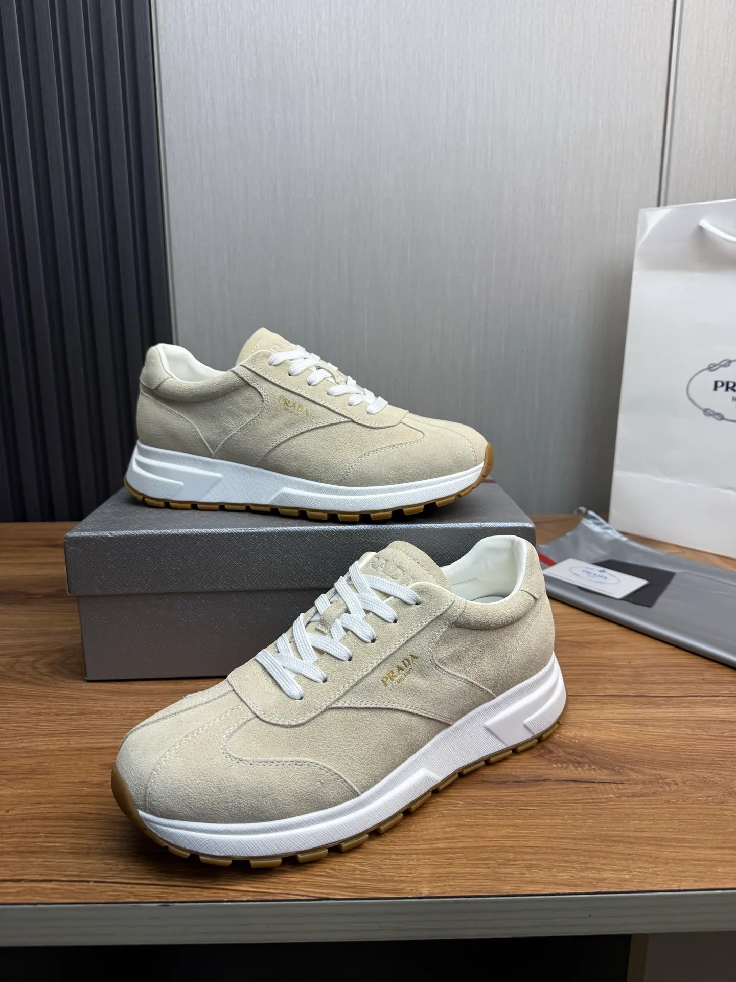 Men's shoes 💰580💰 [PRADA] Hot-selling men's shoes shipped 👏Official website synchronized ⬆️ Original cowhide fabric + cowhide lining, cowhide feet 🐮 1:1 shipment ✔️Original original sole, 38-45 (45. Customized, non-refundable)